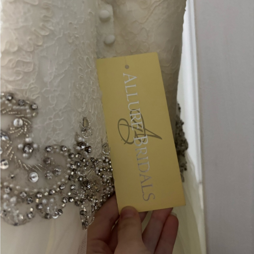 NWT Elegant White Lace Wedding Dress - Picture 2 of 10